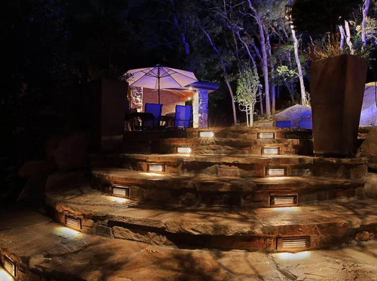 lighting around outdoor steps in a backyard garden